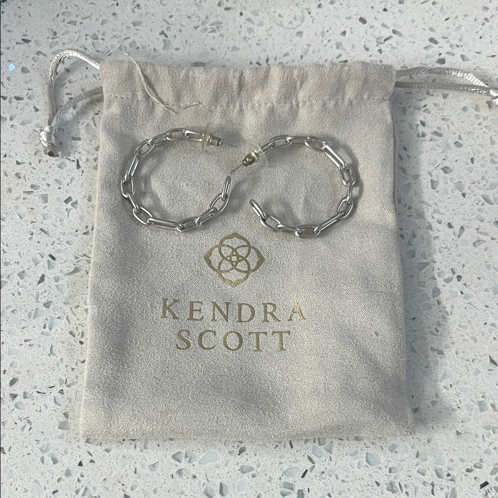 Kendra Scott Chain Link Earrings in silver